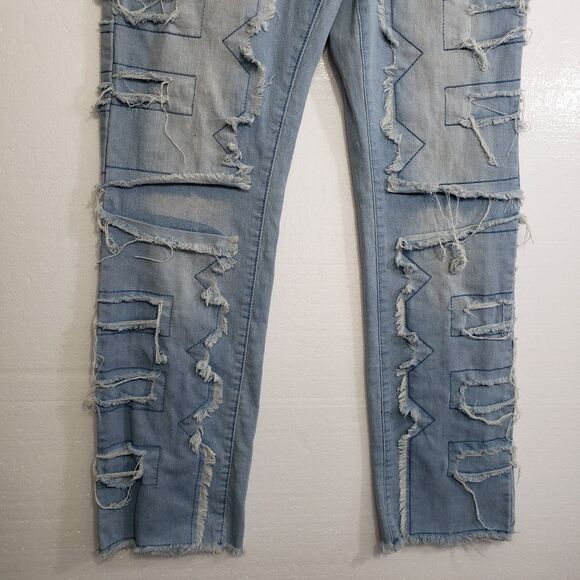 Women's Distressed Stretchy Jeans, Size Medium - Picture 4 of 9